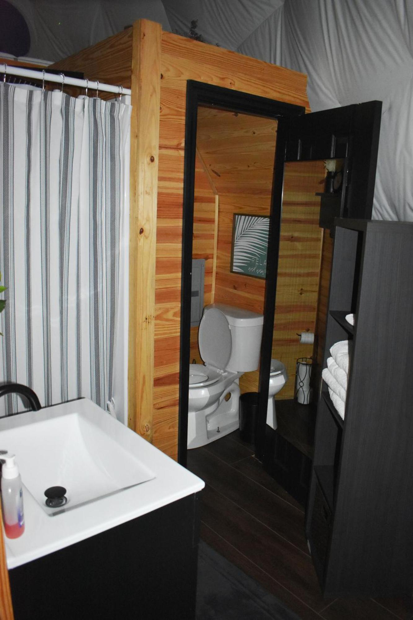 Hotel Waterfront Luxury Glamping Dome Rogersville Esterno foto